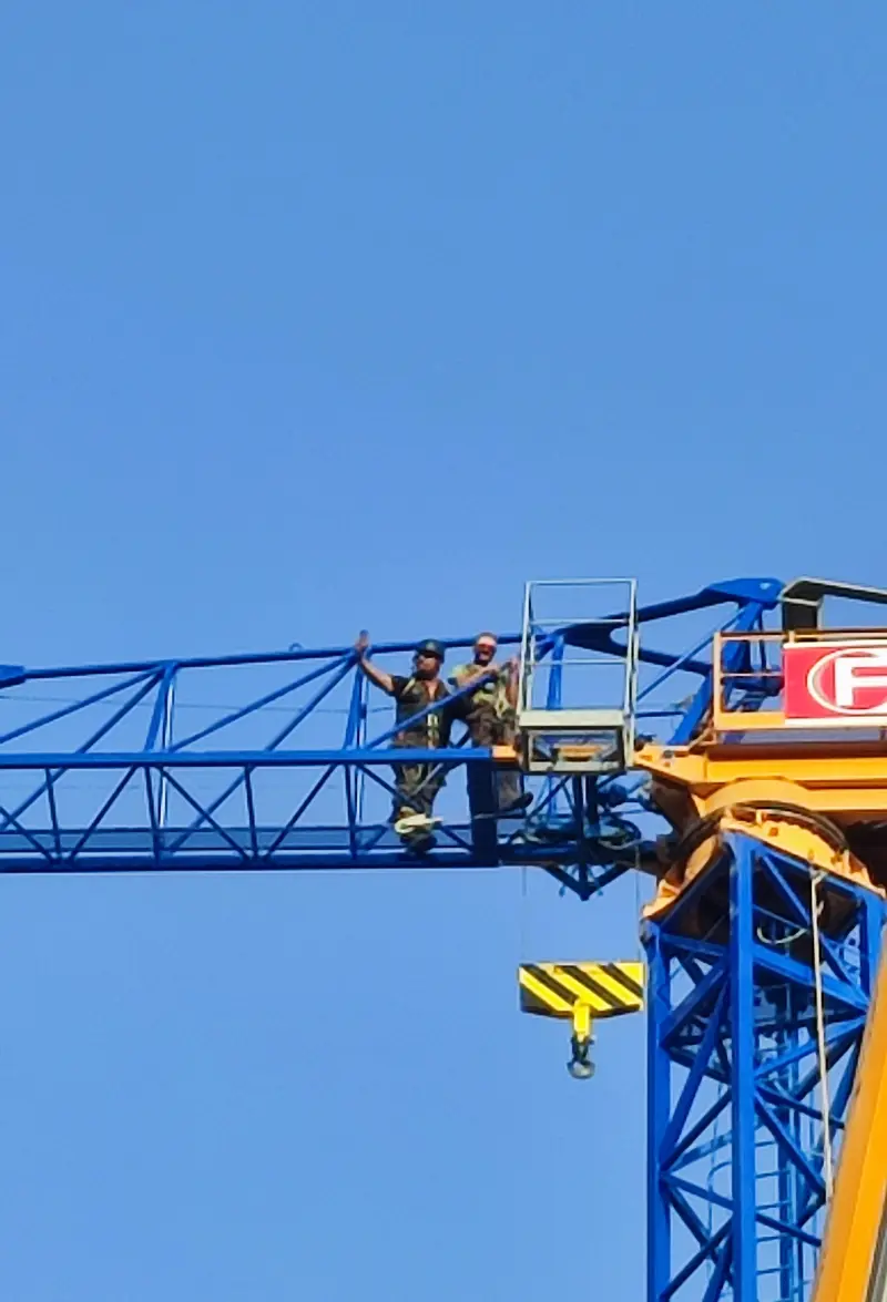 Noleggio gru edili a Cosenza e provincia - Servizio professionale per cantieri edili
